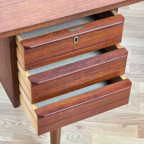 Writing desk in teak, Denmark, 1950s-60s. - Beyo Vintage