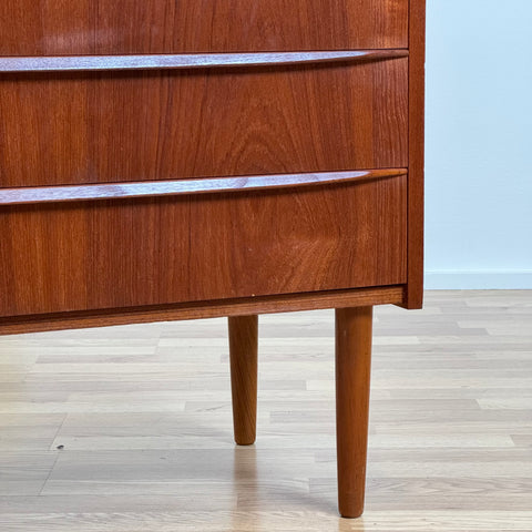 Danish teak chest of drawers, 1950s-60s. - Beyo Vintage