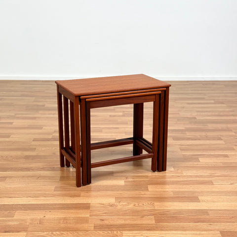 Set of 3 nest of tables in teak, 1950s-60s Denmark - Beyo Vintage