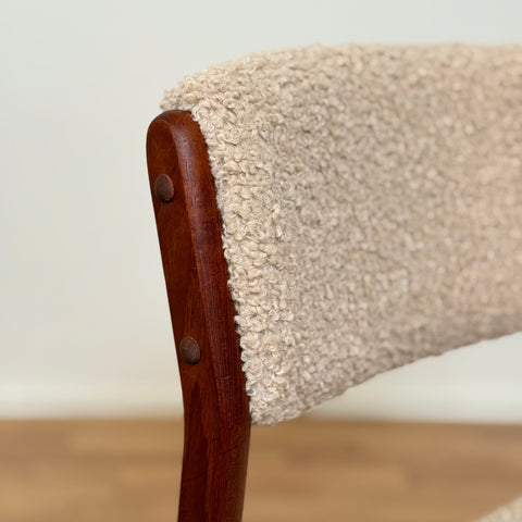 Set om 6 matstolar i teak av Henry Walter Klein