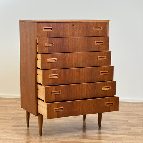Chest of drawers in teak, Denmark, 1950s-60s. - Beyo Vintage