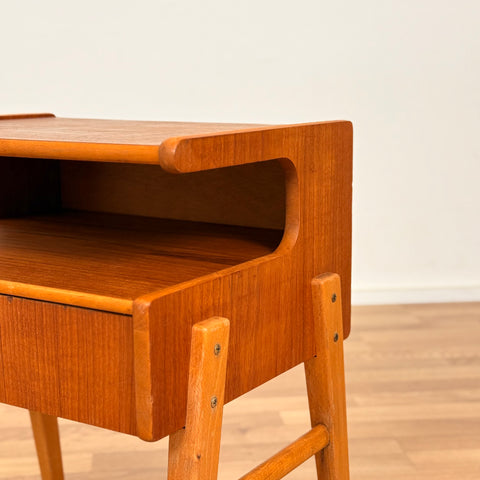 Side table / Nightstand in teak, 1950s-60s, Sweden - Beyo Vintage