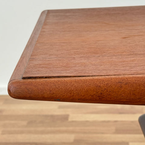 Coffee table with magazine shelf, DK - Beyo Vintage