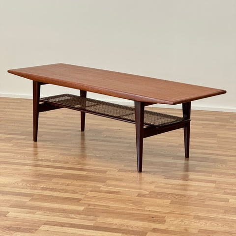 Coffee table with magazine shelf, DK - Beyo Vintage