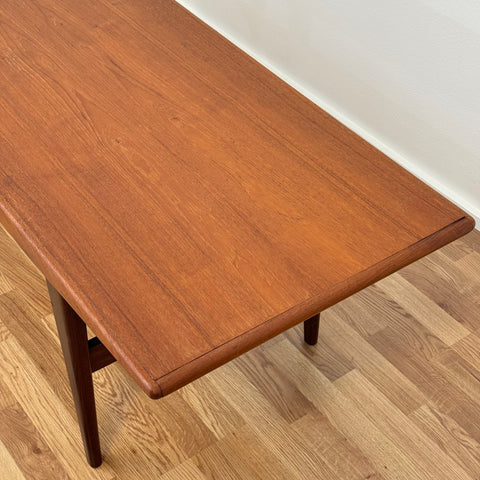 Coffee table with magazine shelf, DK - Beyo Vintage