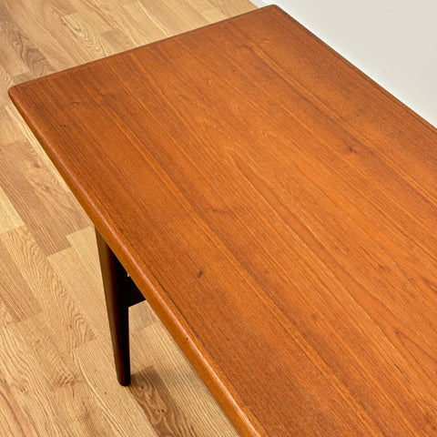 Coffee table with magazine shelf, DK - Beyo Vintage